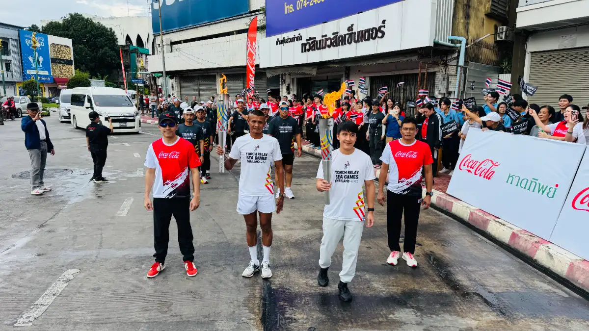 หาดทิพย์ปลุกพลังซีเกมส์-อาเซียนพาราเกมส์ 2025: "ไฟพระฤกษ์" ส่องสว่างสงขลา ผู้คนร่วมให้กำลังใจคึกคัก!