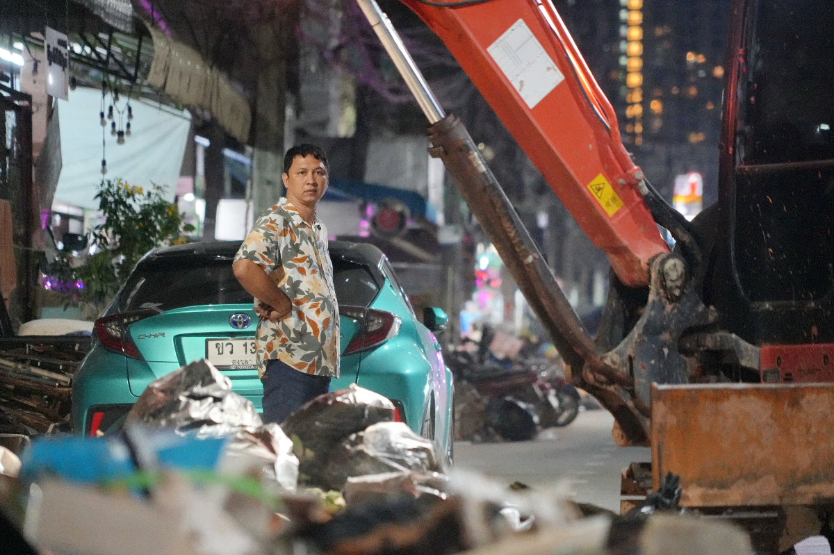 รองฯ ฉัตรเพชร ลงพื้นที่คลองเรียน 2 ติดตามการฟื้นฟูหาดใหญ่หลังน้ำลด