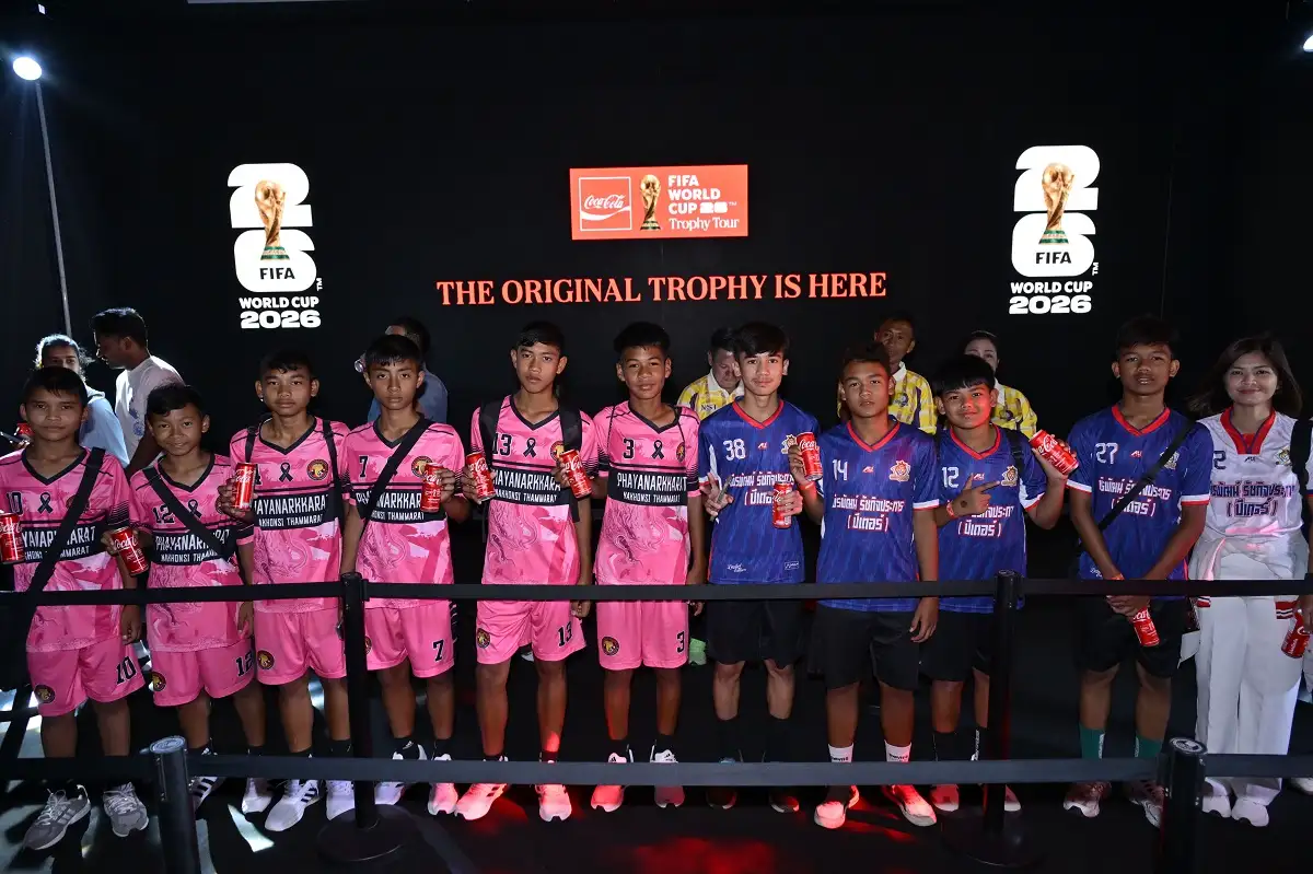 ภาพประกอบเนื้อหา 3 หาดทิพย์ นำนักฟุตบอลเยาวชนจากภาคใต้เปิดประสบการณ์ระดับโลกกับ  FIFA World Cup™ Trophy Tour by Coca-Cola